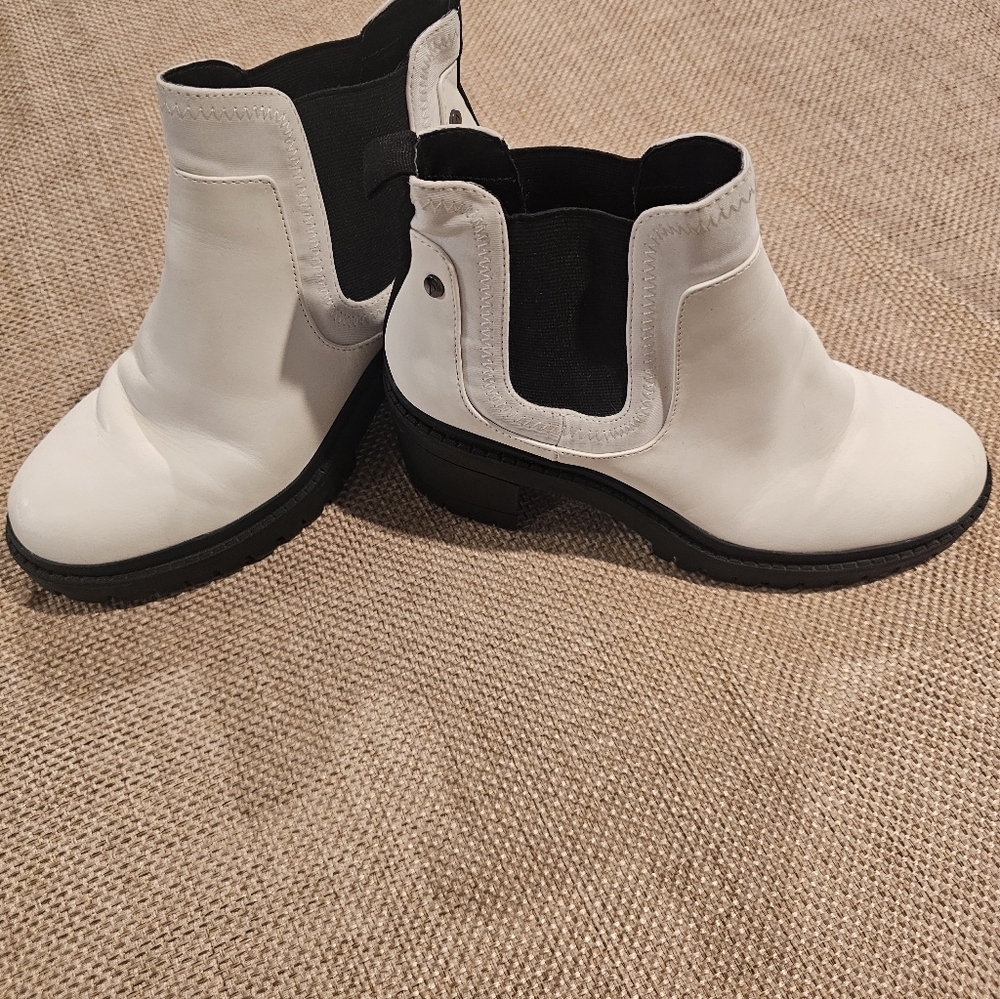 Luxe Comfort White Lug Sole Chelsea Boots Chunky Platform Ankle Boots Size 8 - Picture 3 of 6